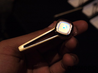 Illustration for article titled Plantronics Discovery 925 Bluetooth Earpiece Blends Stylish Design with Powerful Features